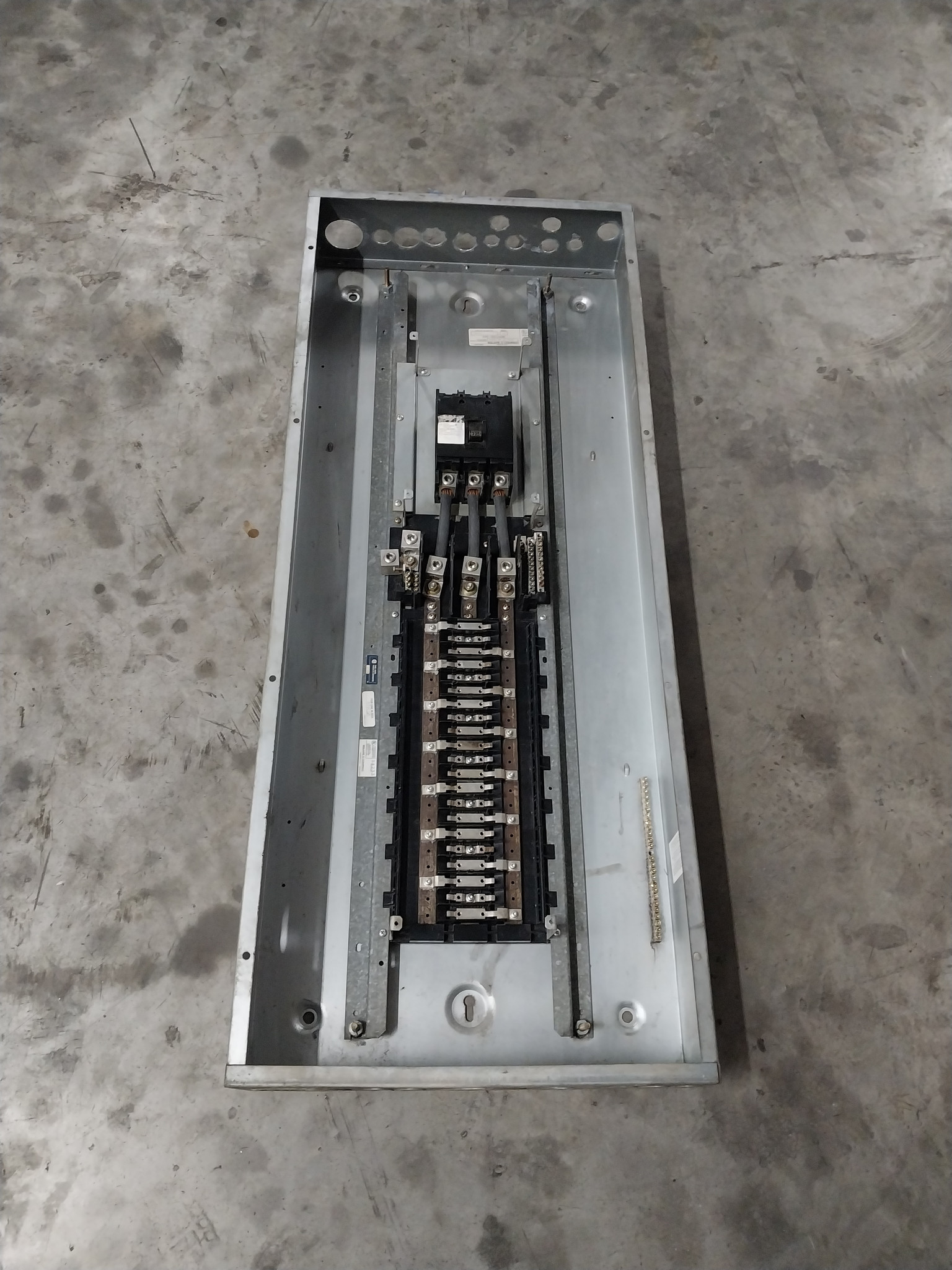 Square D 225A NQOD Panel Board 240V 3PH 4W Main Breaker 225 Amp (BJ0484-4)